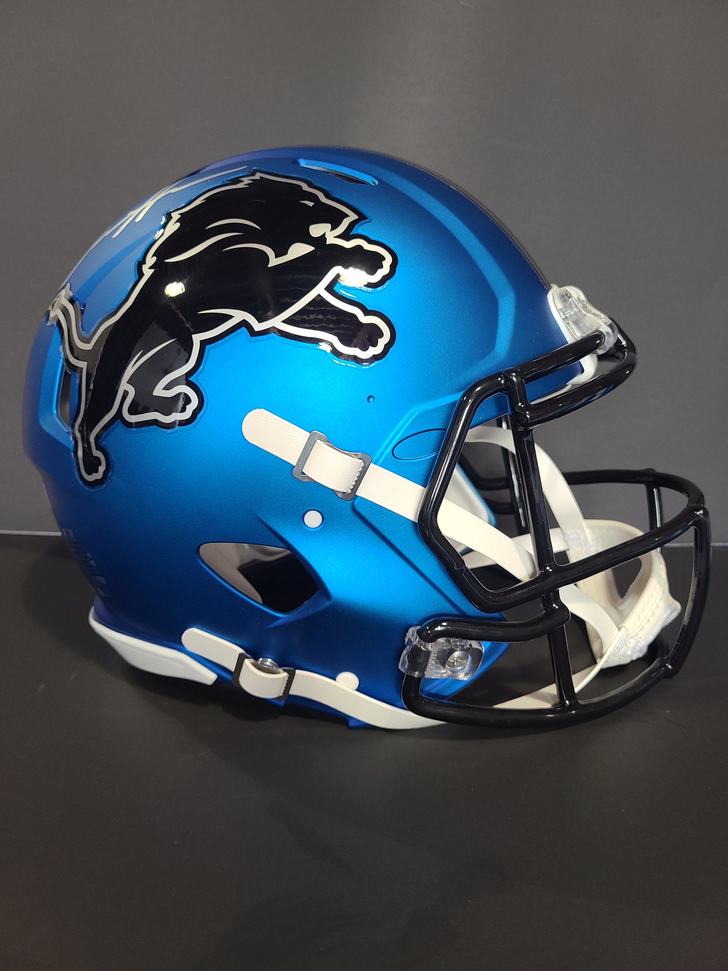 Detroit Lions Aidan Hutchinson Authentic Helmet Beckett Authenticated Signature