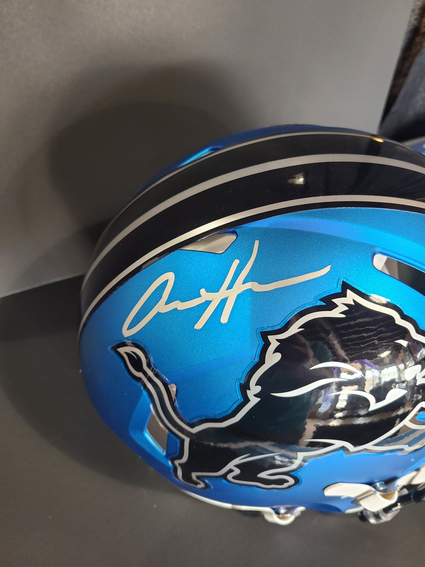 Detroit Lions Aidan Hutchinson Authentic Helmet Beckett Authenticated Signature