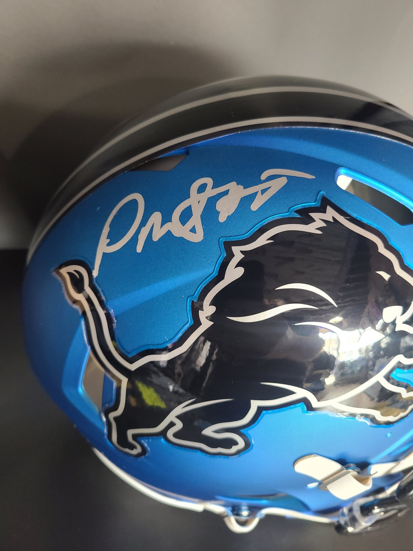 Detroit Lions David Montgomery Authentic Helmet Beckett Authenticated Signature