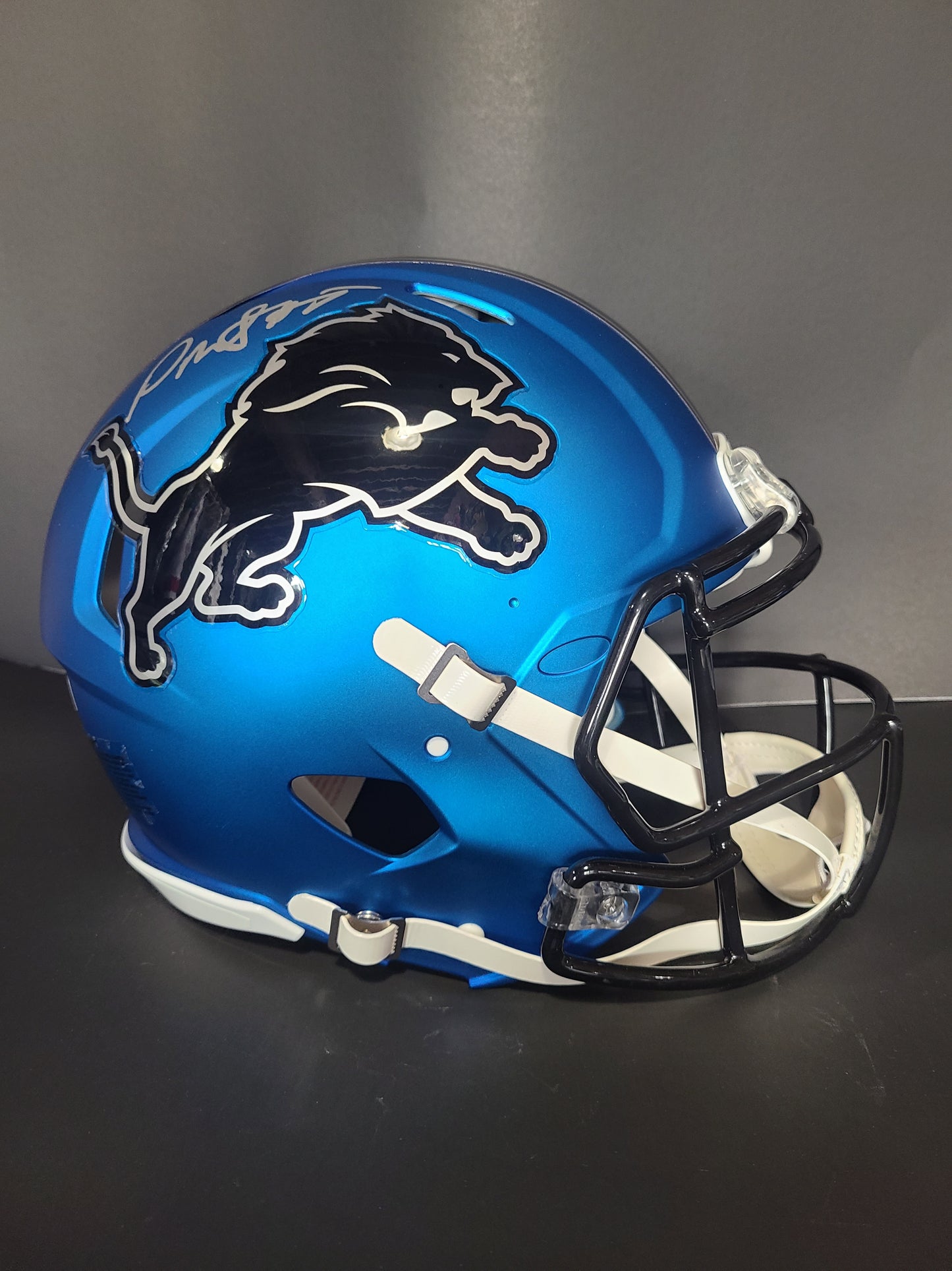 Detroit Lions David Montgomery Authentic Helmet Beckett Authenticated Signature