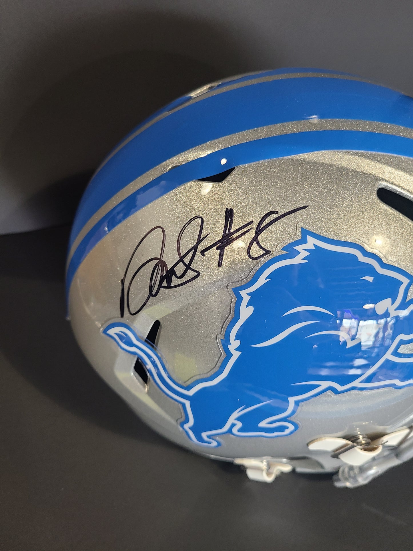 Detroit Lions David Montgomery Replica Helmet Beckett Authenticated Signature