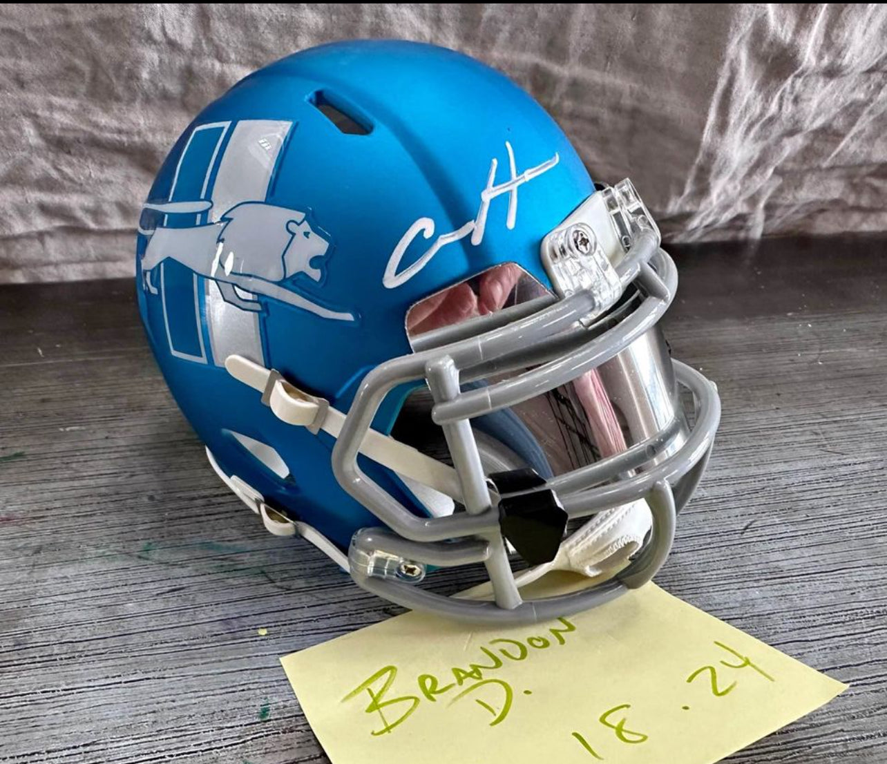 🏈AIDAN HUTCHINSON signed and authenticated MINI helmet. (Beckett COA)